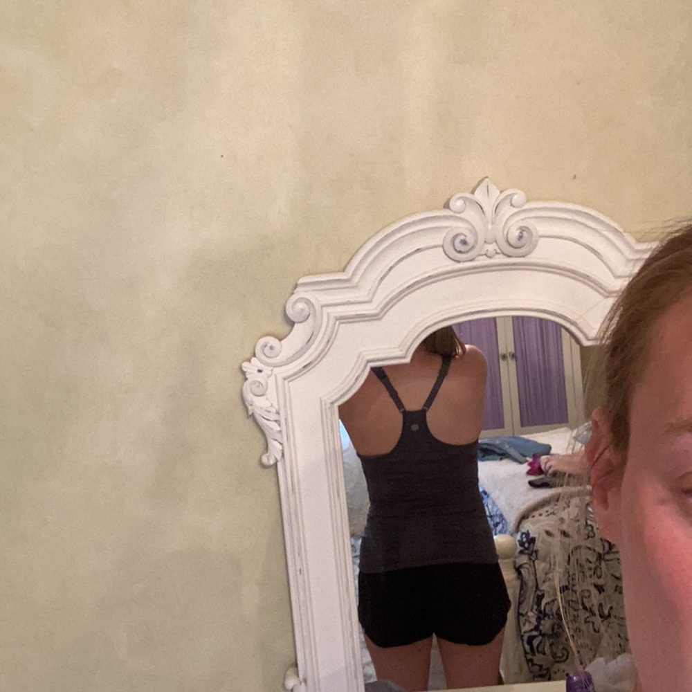 Workout top - Picture 2 of 2